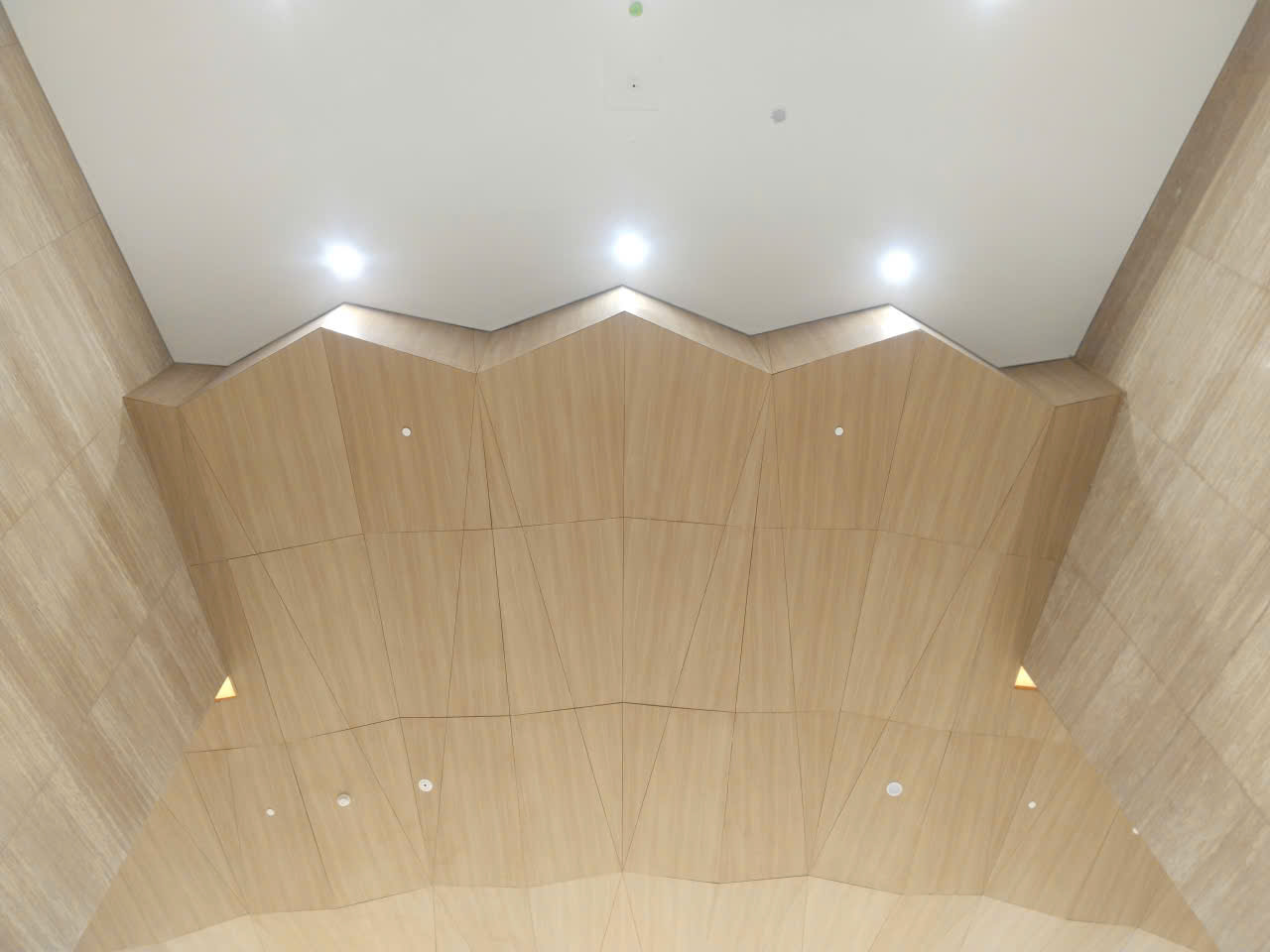 Trần tiêu âm trong công trình chuyên nghiệp